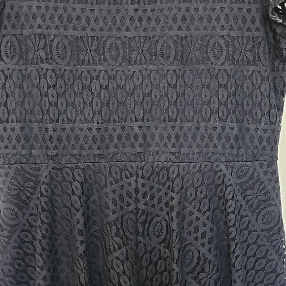 Woman's dress - Picture 6 of 10